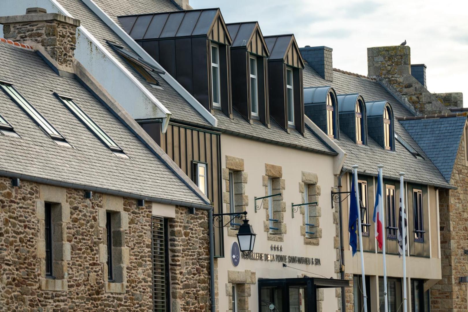 Hostellerie De La Pointe Saint-Mathieu - Spa & Restaurant プルゴンヴラン エクステリア 写真