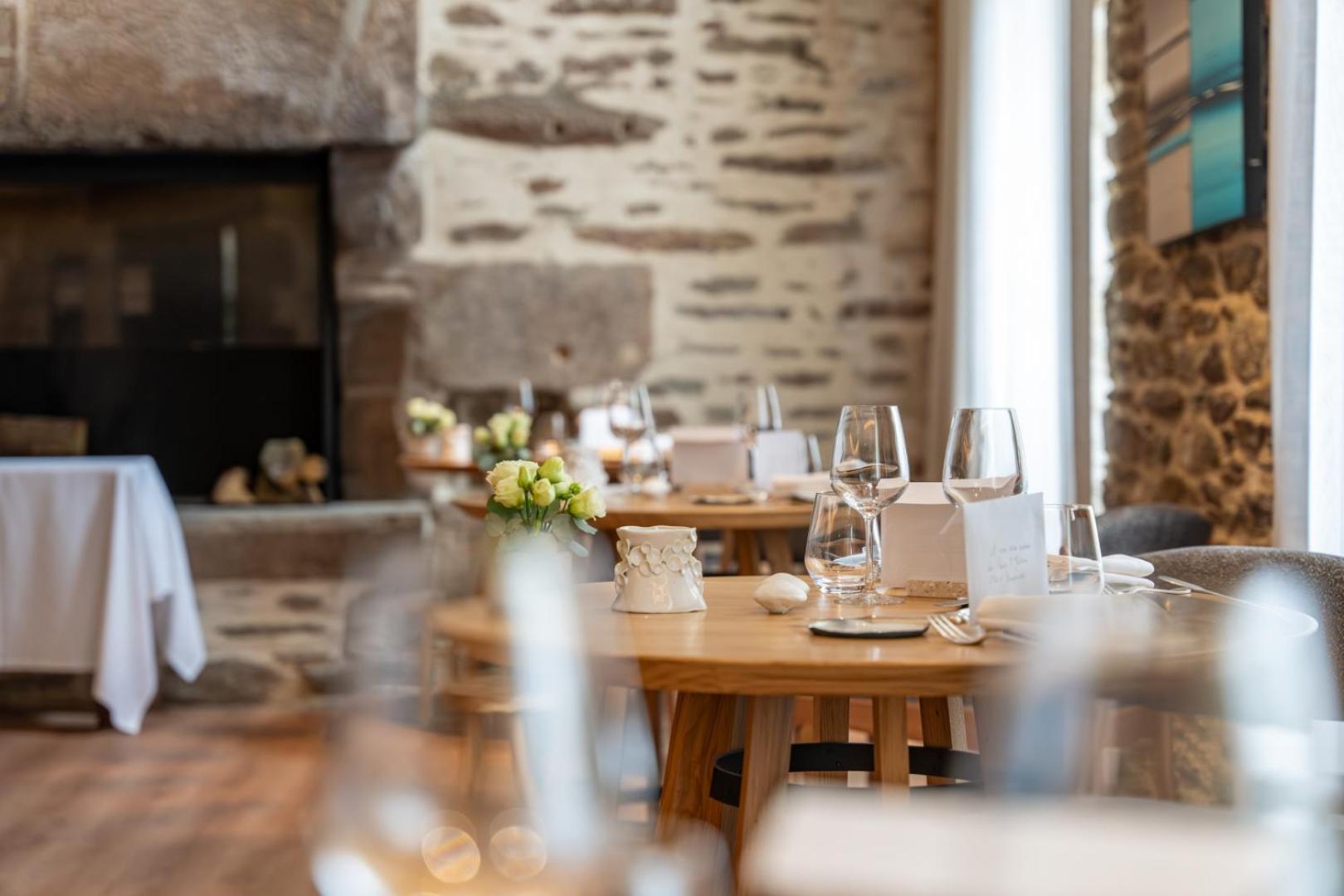 Hostellerie De La Pointe Saint-Mathieu - Spa & Restaurant プルゴンヴラン エクステリア 写真